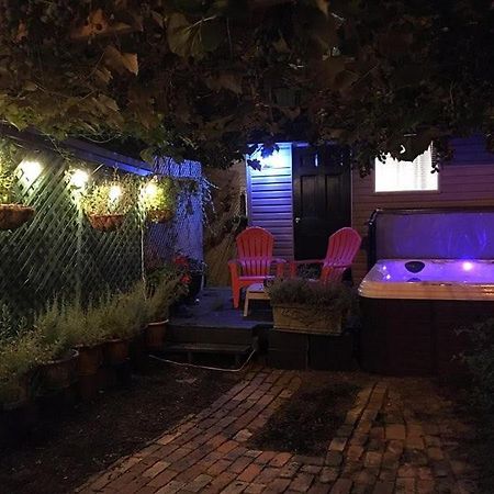 Love-Nest With Private Hot Tub Toronto Exteriér fotografie