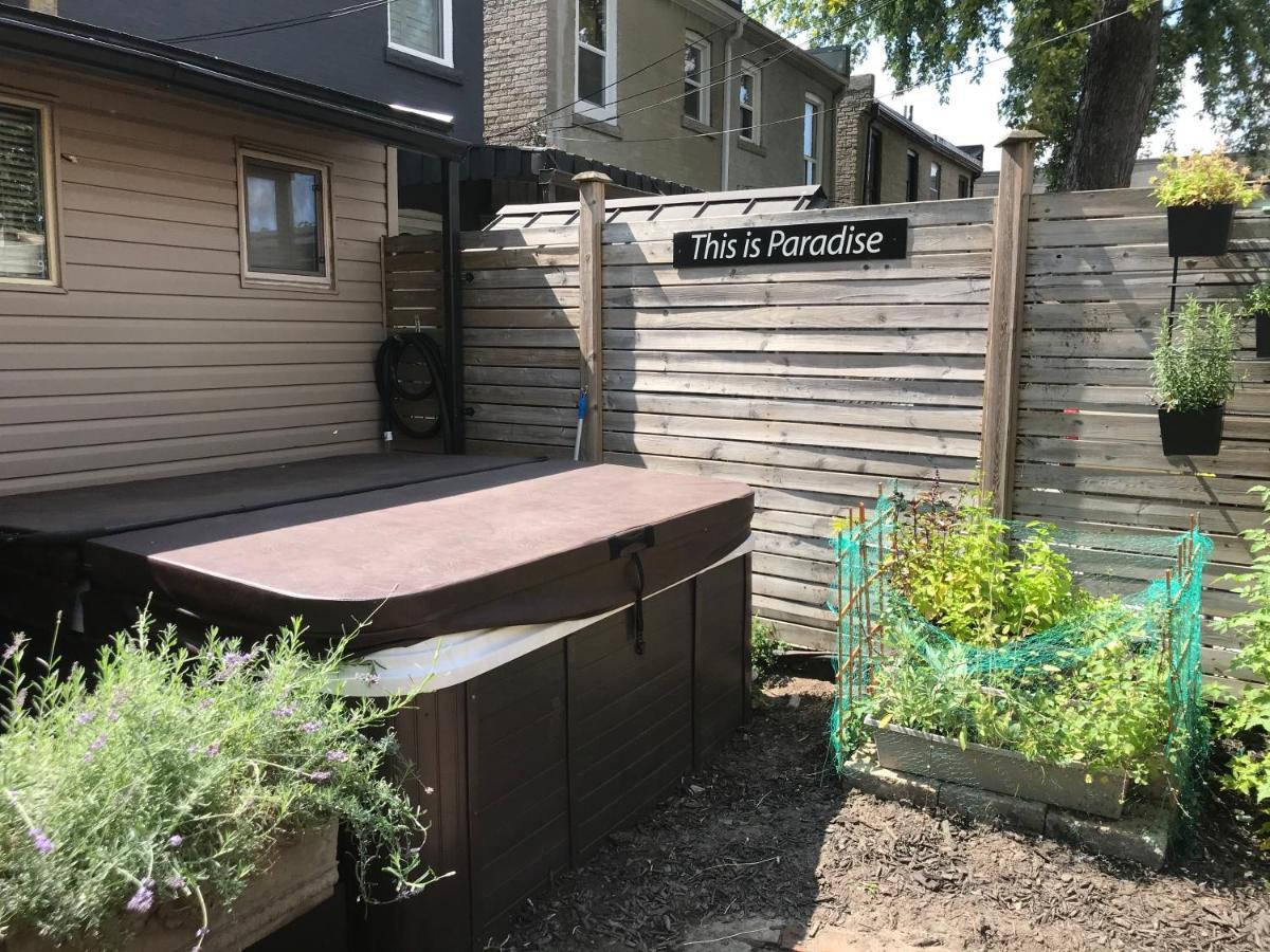 Love-Nest With Private Hot Tub Toronto Exteriér fotografie