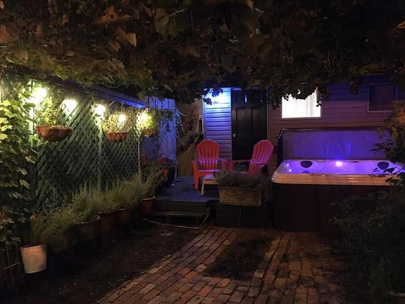 Love-Nest With Private Hot Tub Toronto Exteriér fotografie
