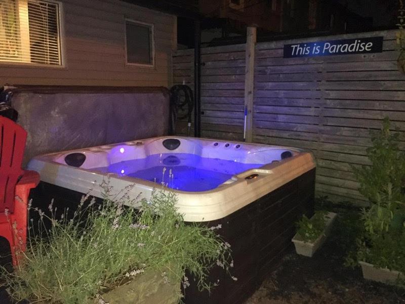 Love-Nest With Private Hot Tub Toronto Exteriér fotografie